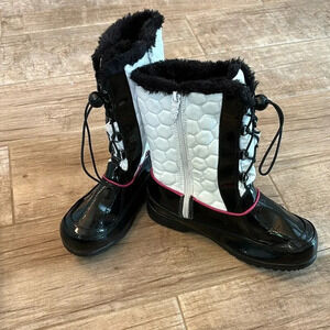 Totes insulated pink, white and black fur rain or snow boots